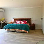 The Oak Suite