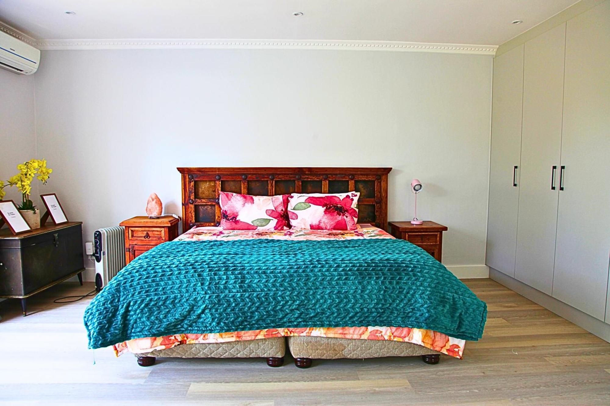 The Oak Apartment *